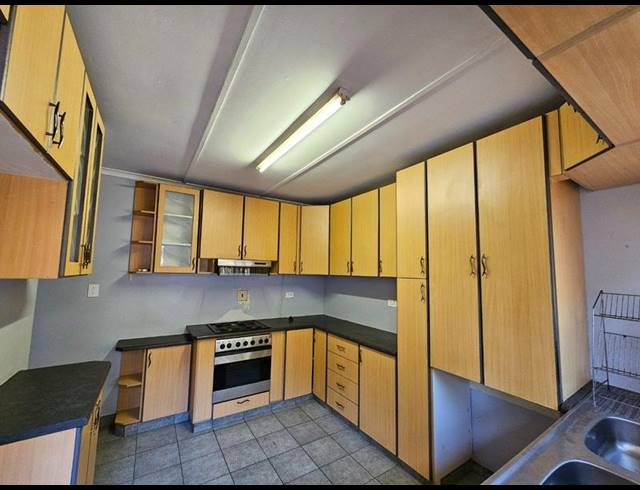 6 BEDROOM HOUSE FOR SALE IN EVEREST HEIGHTS